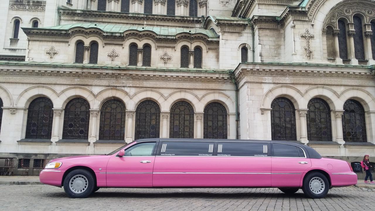 Lincoln Town Car 9m. pink 2003 (Розова, 8-10 пасажера)